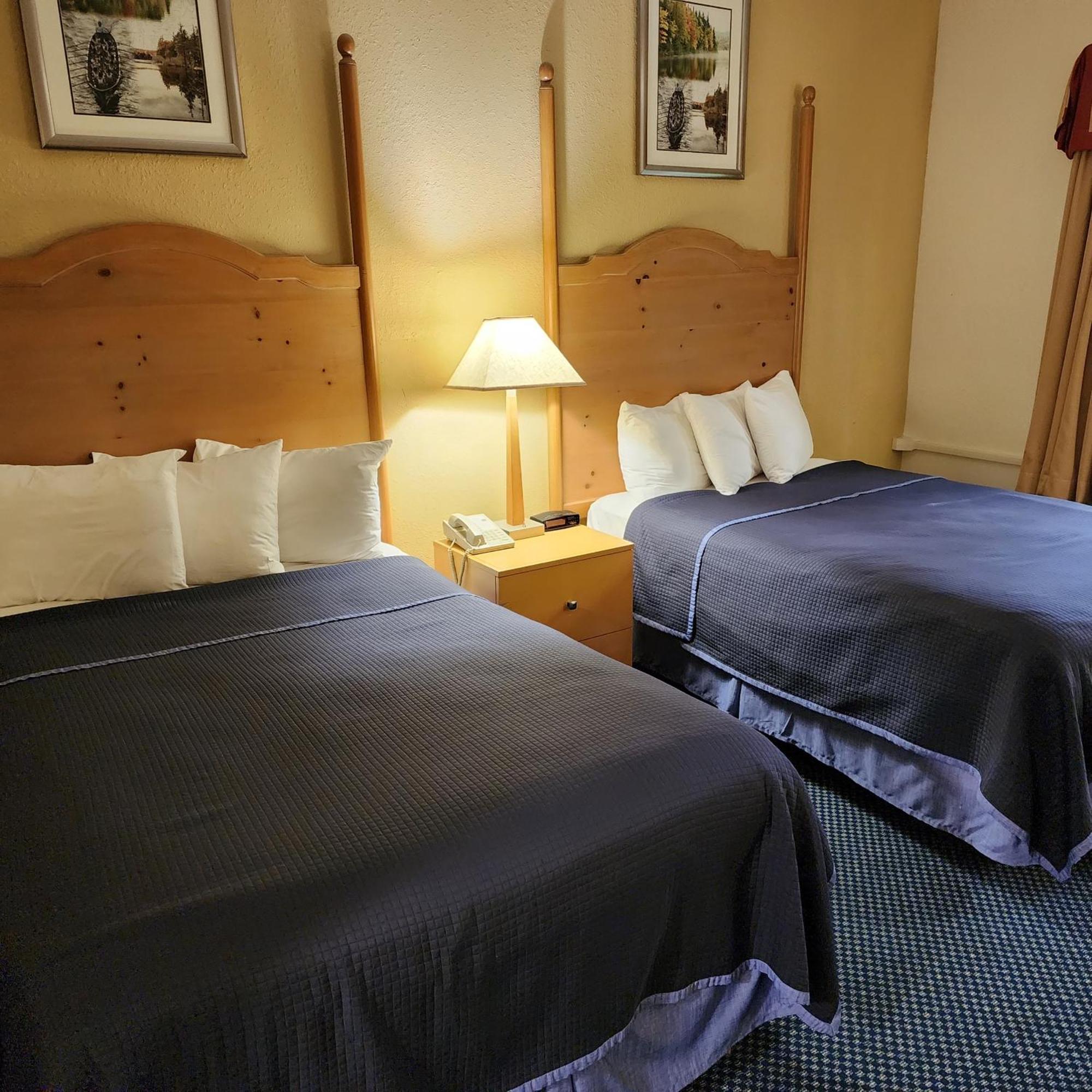 Katahdin Inn & Suites Millinocket Exterior photo