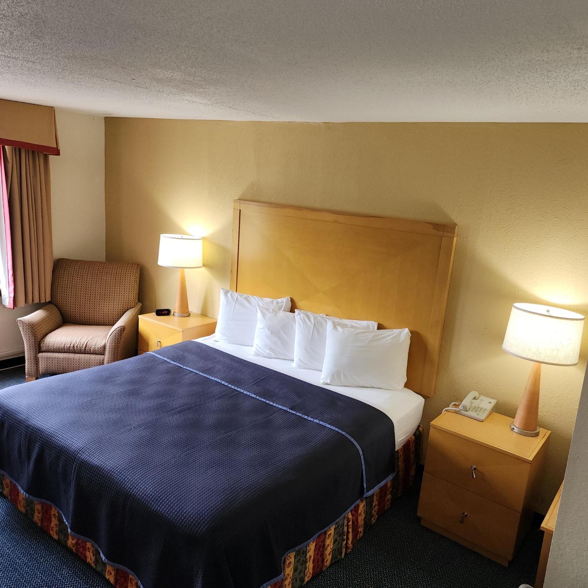 Katahdin Inn & Suites Millinocket Exterior photo