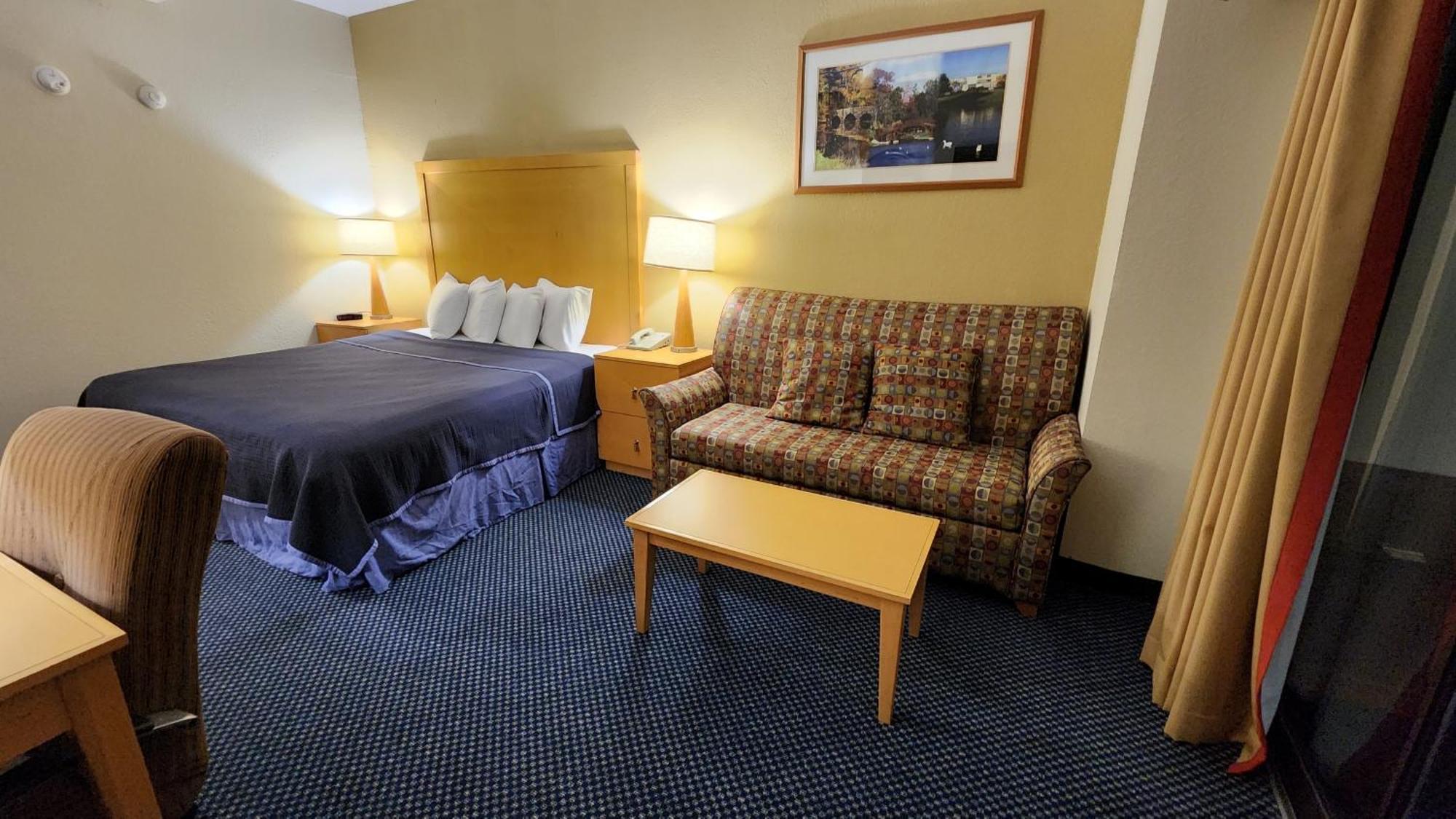 Katahdin Inn & Suites Millinocket Exterior photo