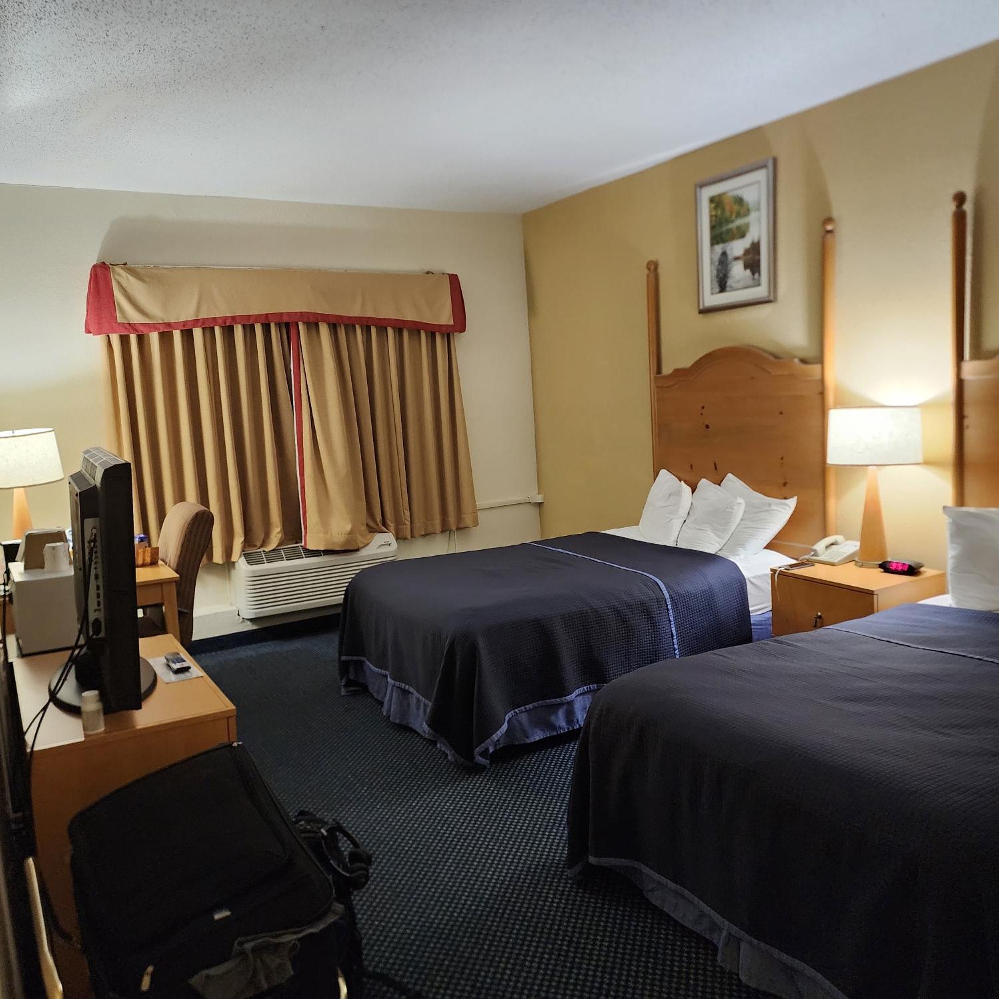 Katahdin Inn & Suites Millinocket Exterior photo