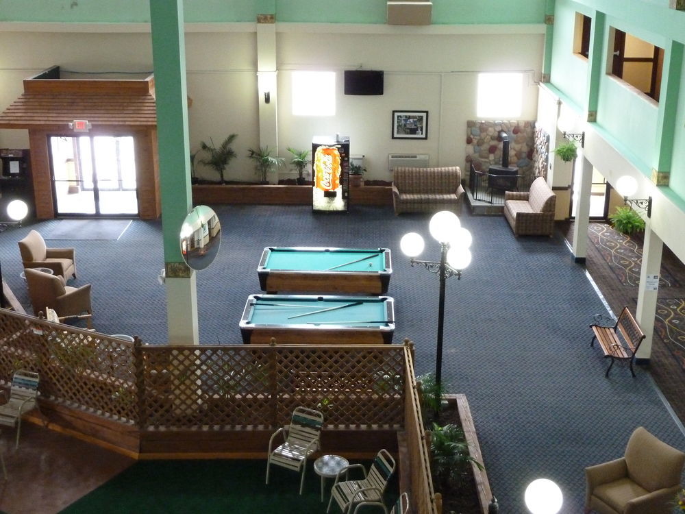 Katahdin Inn & Suites Millinocket Exterior photo