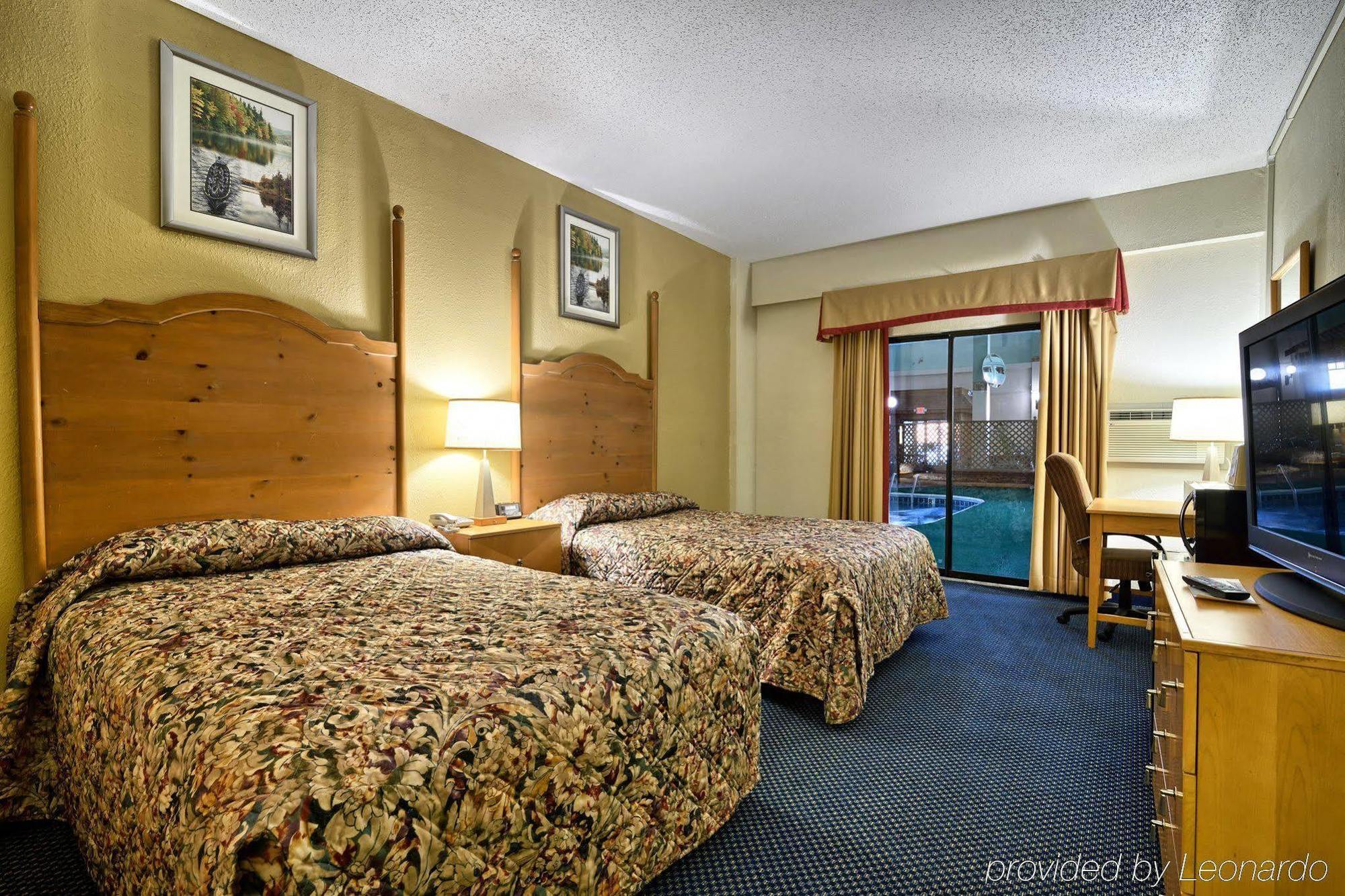 Katahdin Inn & Suites Millinocket Exterior photo