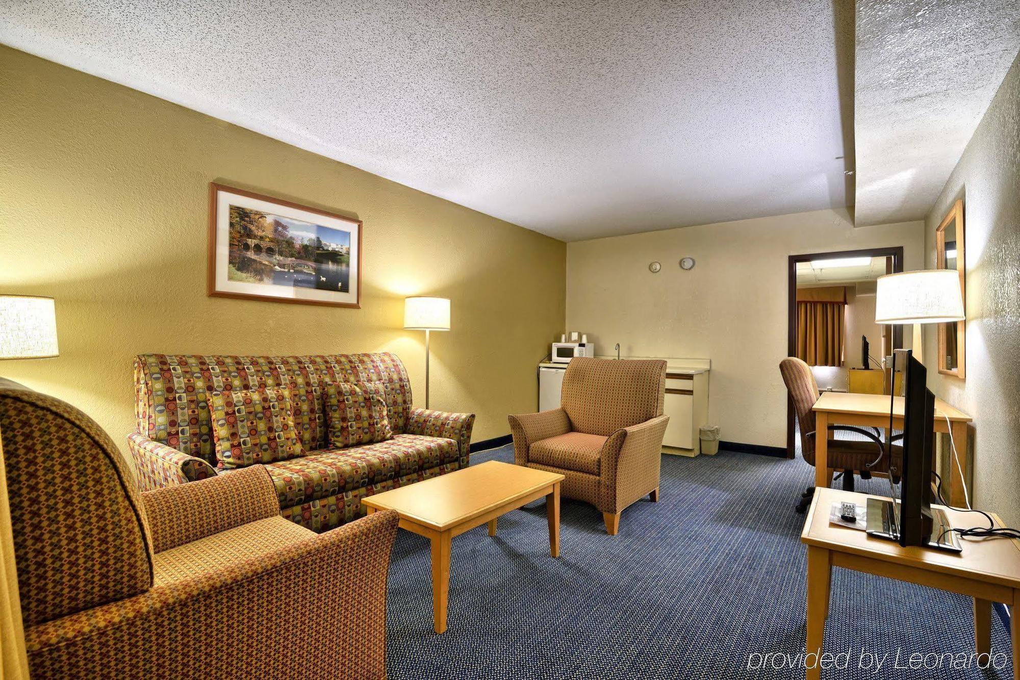 Katahdin Inn & Suites Millinocket Exterior photo