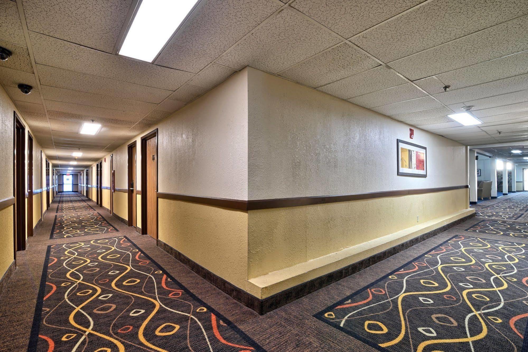 Katahdin Inn & Suites Millinocket Exterior photo